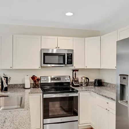 Charming Oasis Near Downtown And Beach